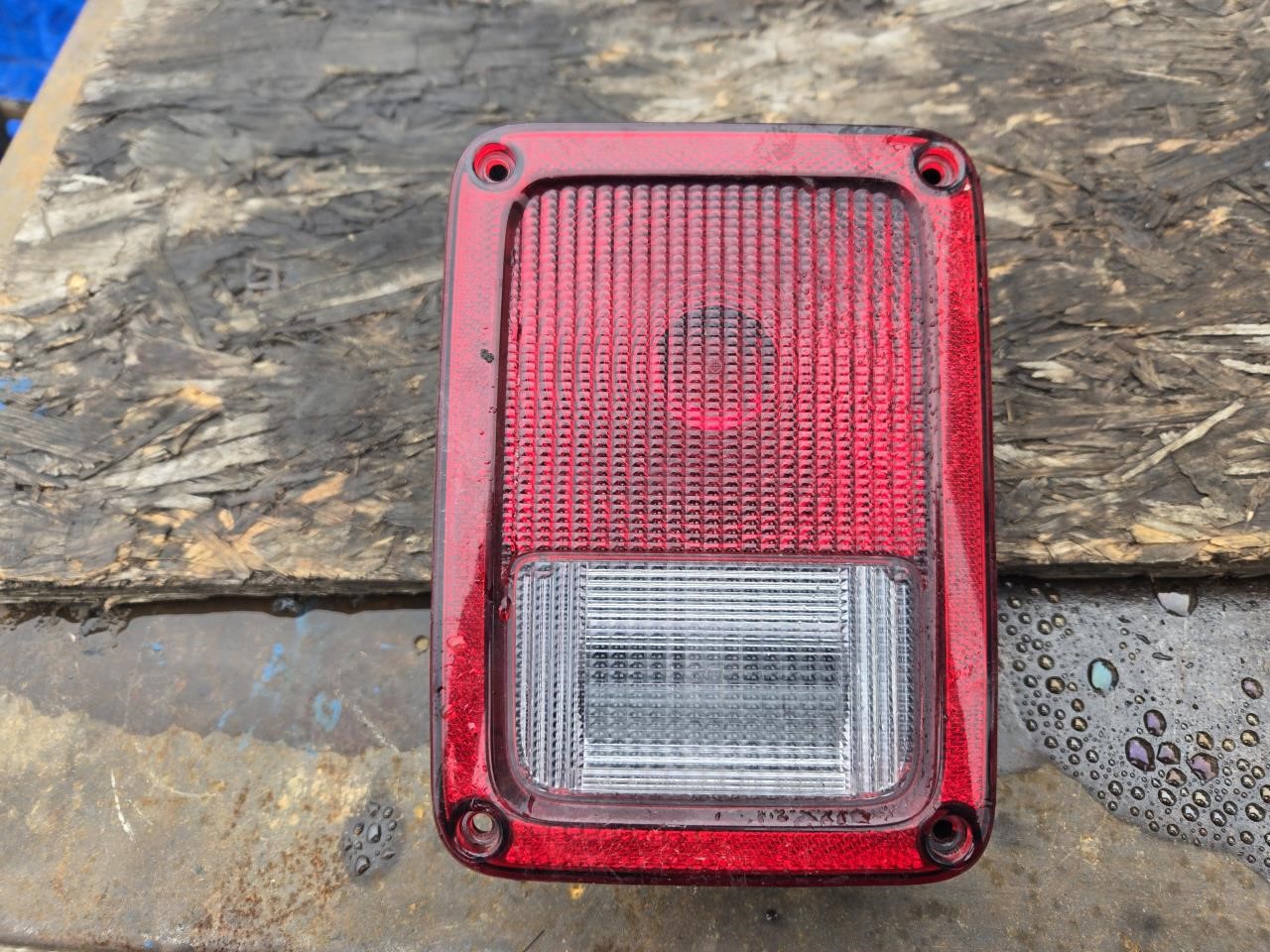 2017 JEEP WRANGLER  18 VIN W (6th Digit JK Body) R. Taillight