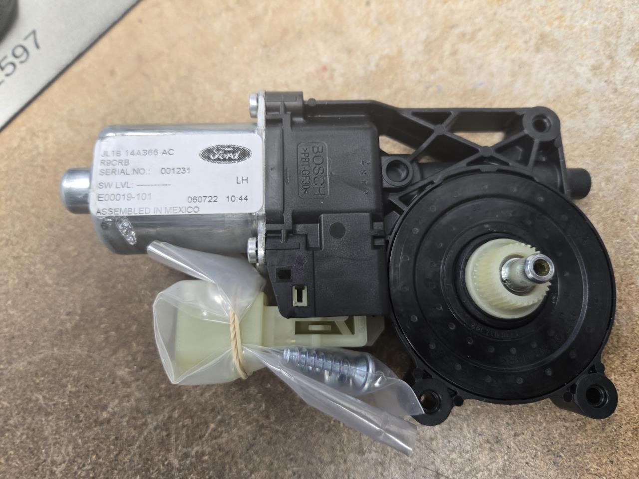 2021 FORD EXPEDITION  18-21 Front Door L. Power Window Motor