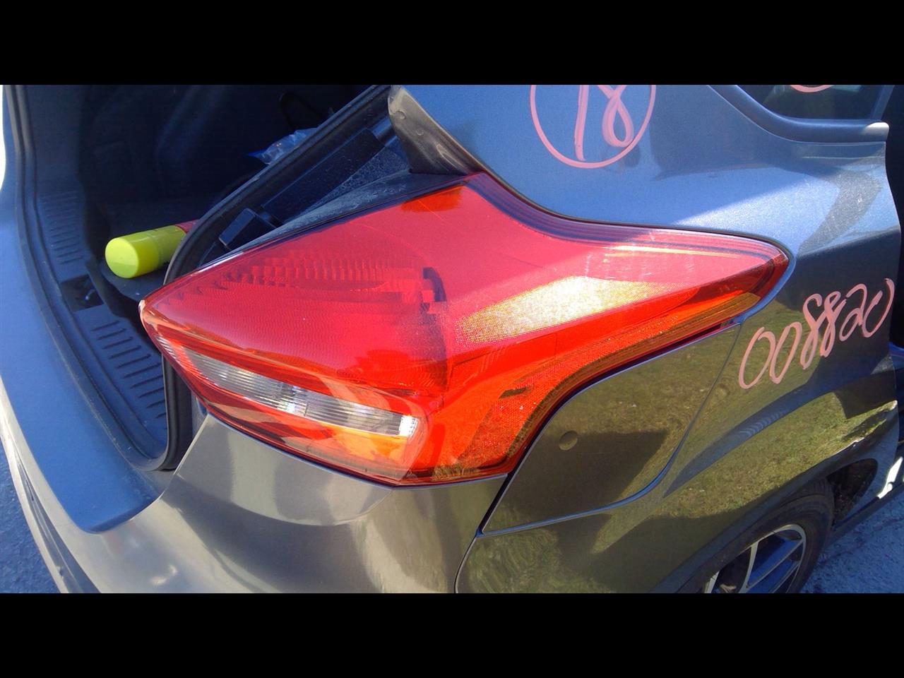 2018 FORD FOCUS  17-18 Hatchback Incandescent R. Taillight