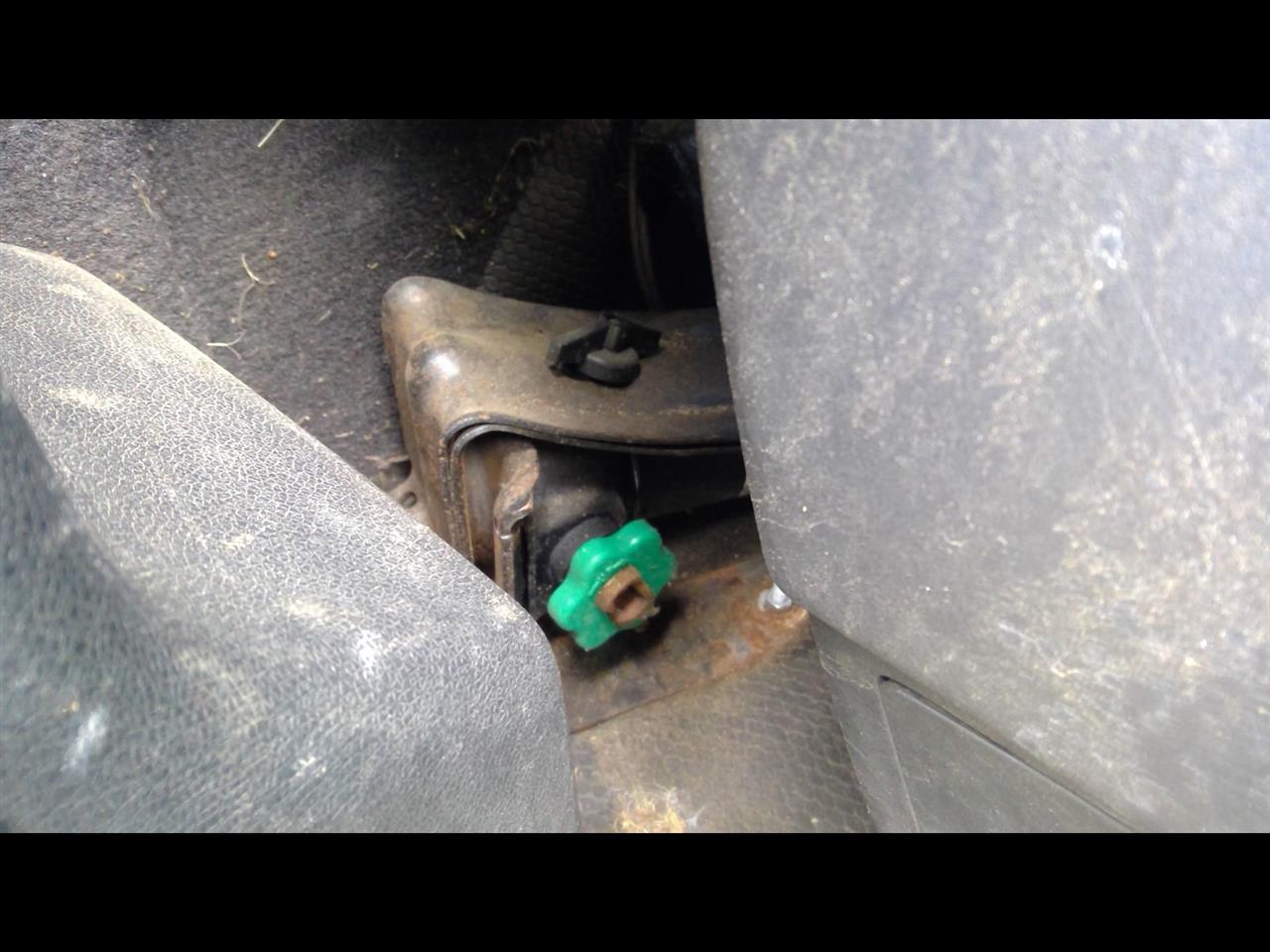 2014 CHEVROLET SILVERADO 2500 PICKUP Jack
