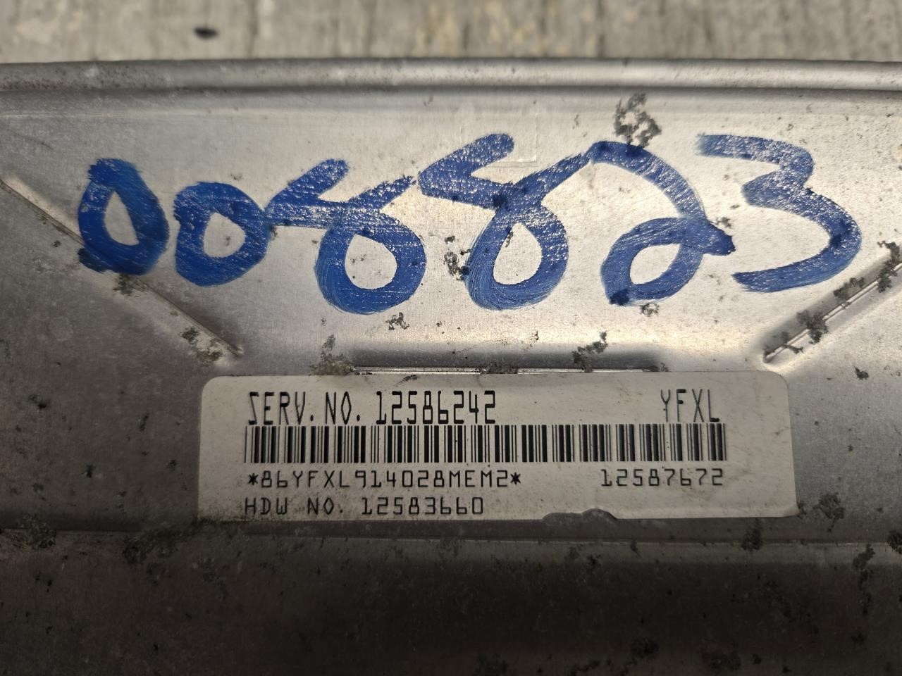2004 GMC SIERRA 2500 PICKUP  04 Electronic Control Module; (LH Front Under Battery) Gasoline 6.0L ID 12586242 Engine Control Module