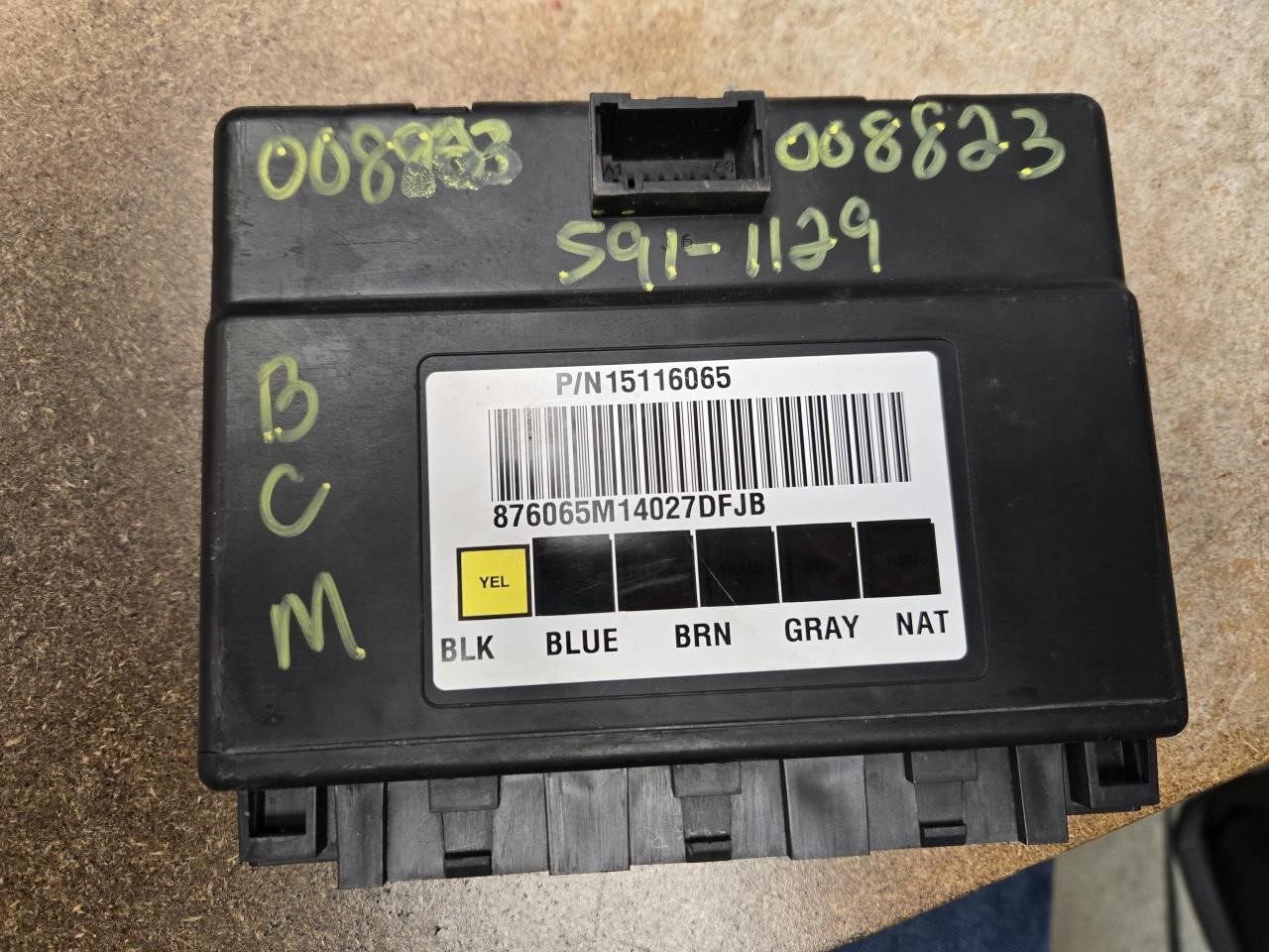 2004 GMC SIERRA 2500 PICKUP  07 Body Control (BCM); Classic Style (creased Door Skin) (under Steering Column) MT Exc. Crew Cab Chassis Control Module