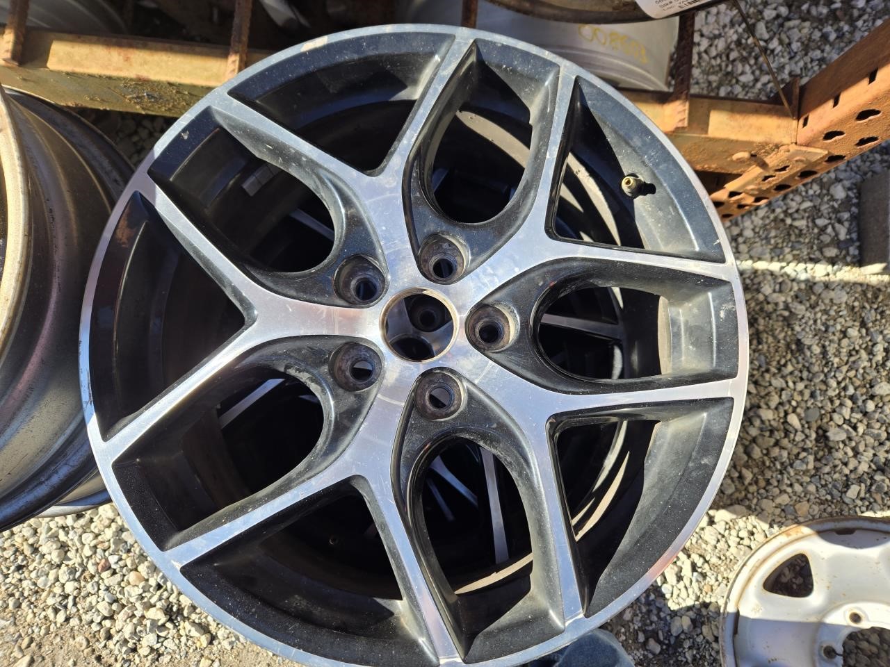 2018 FORD FOCUS  18 17x7 (alloy) 10 Spoke (5 Y Spokes) Machined Face With Black Painted Pockets Wheel