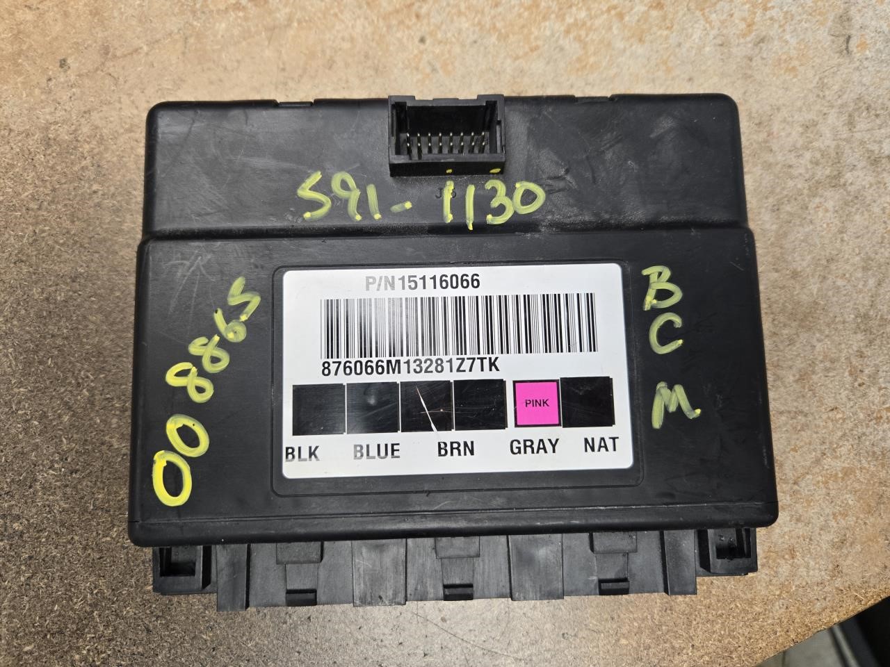 2004 CHEVROLET TAHOE  03-06 Body Control (BCM); (under Steering Column) Chassis Control Module
