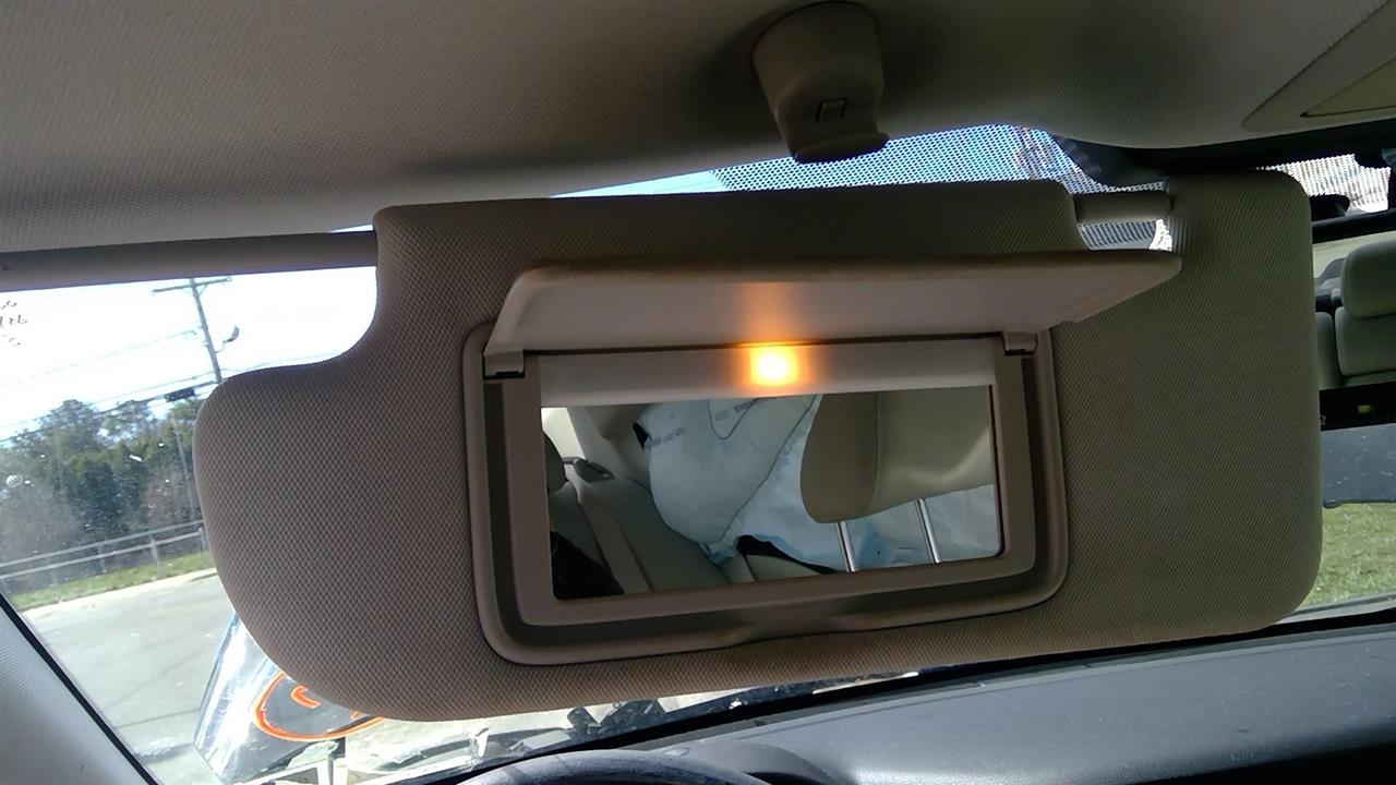 2015 INFINITI INFINITI Q50  14-19 (illuminated) L. Sun Visor