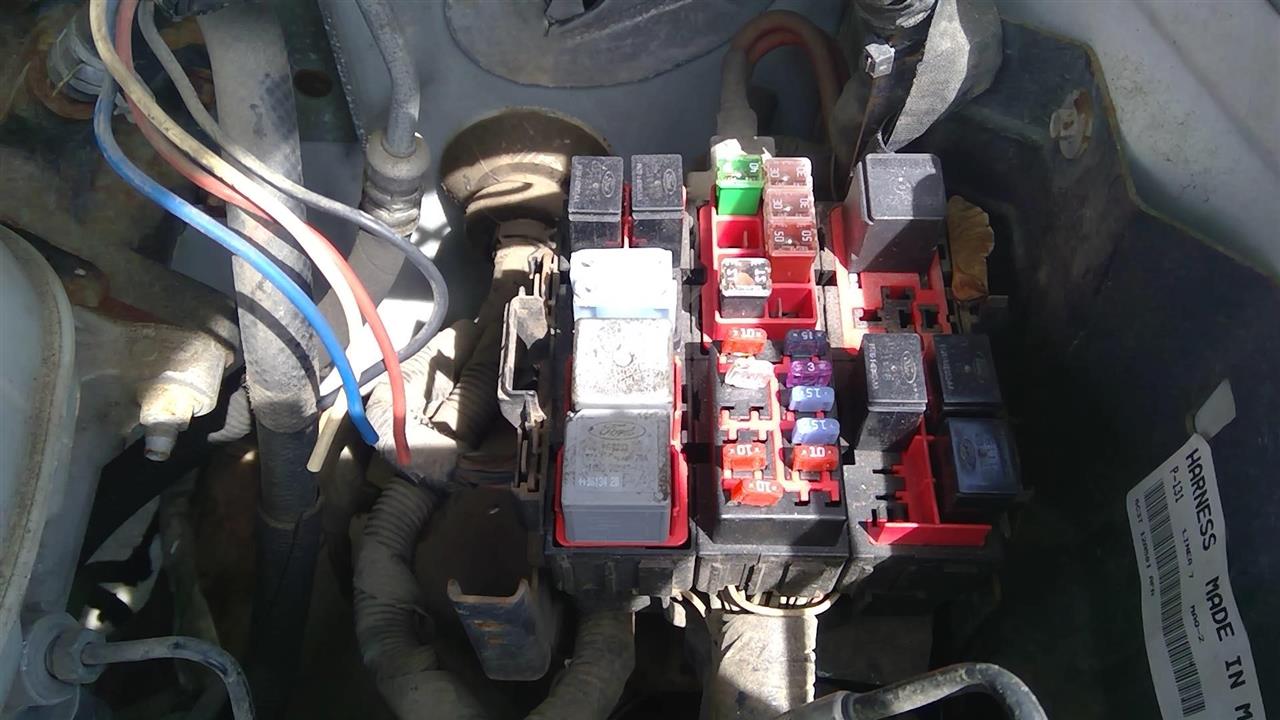 2007 FORD FORD F350SD PICKUP  05-07 6.0L (diesel) Fuse Box Engine