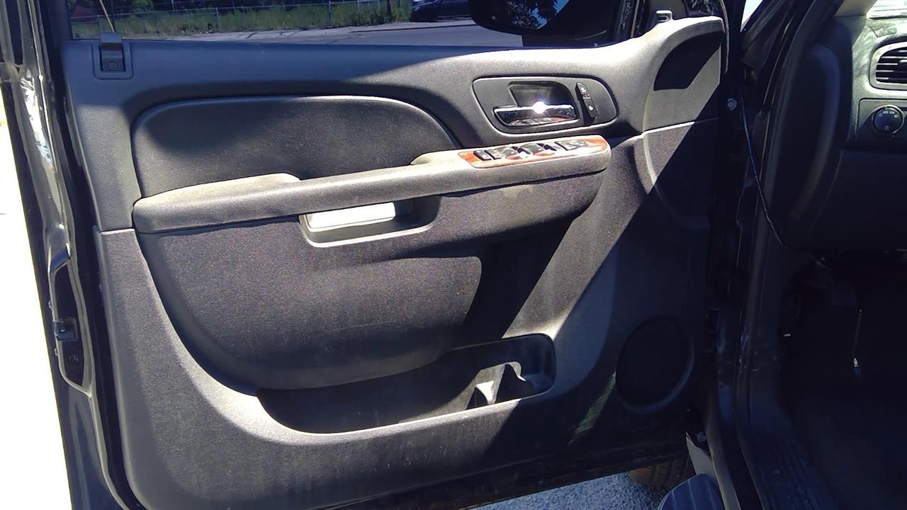 2009 CHEVROLET SUBURBAN 1500 Trim Panel Front Door