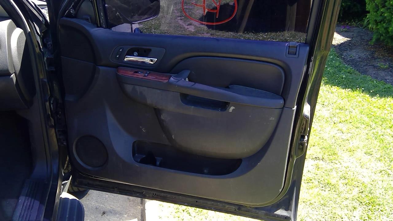 2009 CHEVROLET SUBURBAN 1500 Trim Panel Front Door