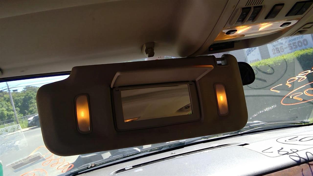 GMC SIERRA 1500 PICKUP 2007 new style (smooth door skin), w/illumination, L. Sun Visor