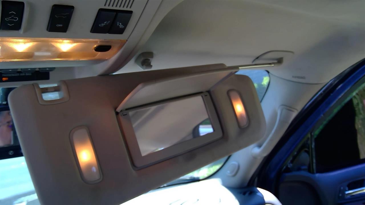 GMC SIERRA 1500 PICKUP 2007 new style (smooth door skin), w/illumination, R. Sun Visor
