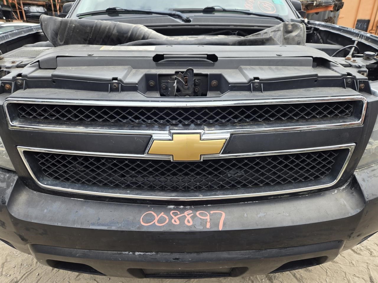 2009 CHEVROLET SUBURBAN 1500  08-14 Black With Chrome Surround Upper Grille