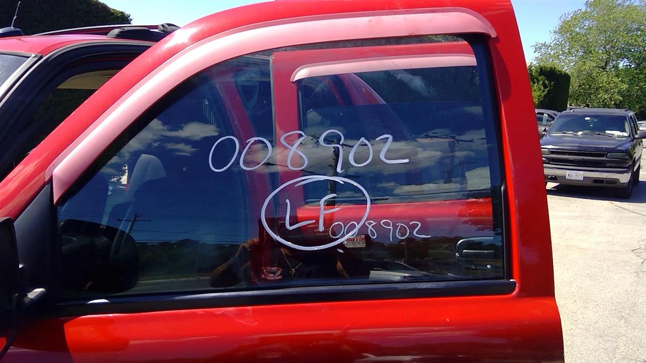 2004 CHEVROLET AVALANCHE 1500  02-06 L. Door Glass Front