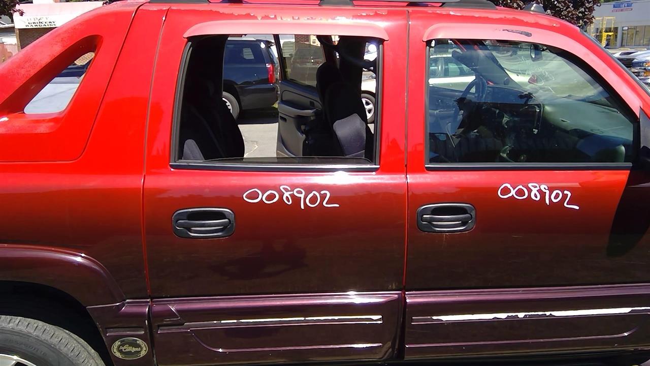 2004 CHEVROLET AVALANCHE 1500  03-06 W/lower Body Cladding R. Door Assembly Rear Side