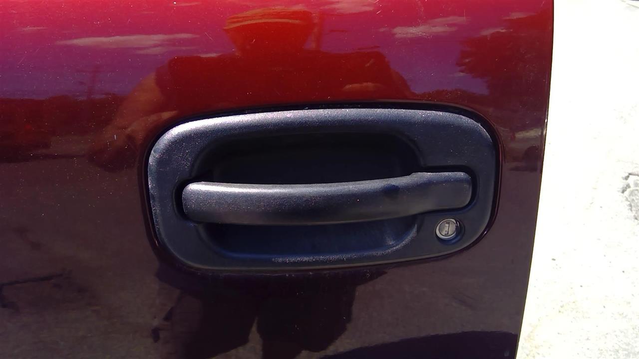 2004 CHEVROLET AVALANCHE 1500  02-06 Door Front L. Door Handle Exterior