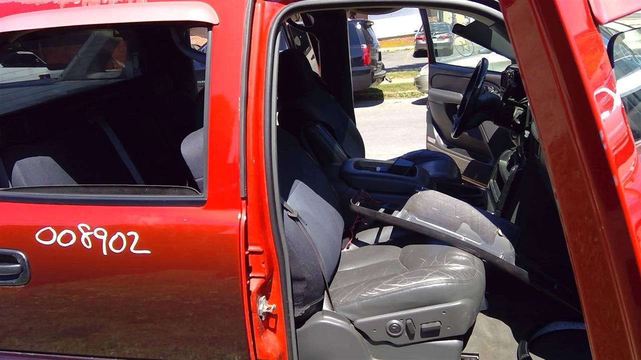 2004 CHEVROLET AVALANCHE 1500  02-06 R. Center Pillar