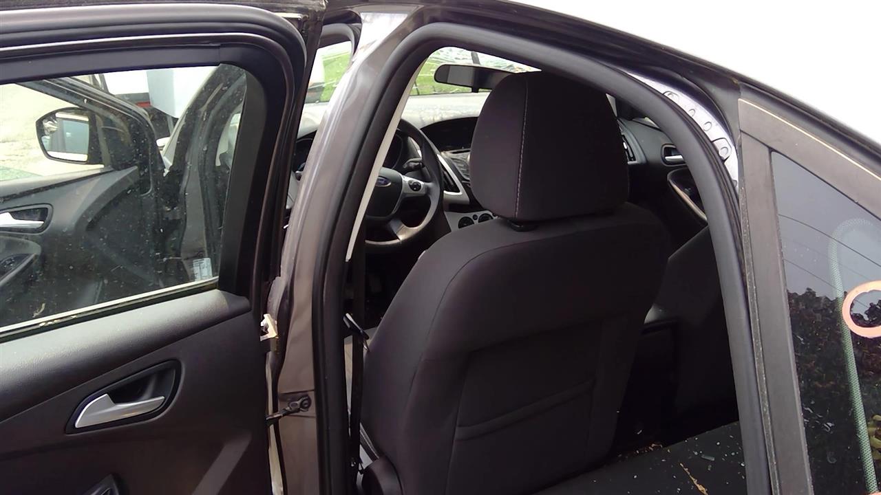 2014 FORD FOCUS  16-18 Sedan L. Center Pillar