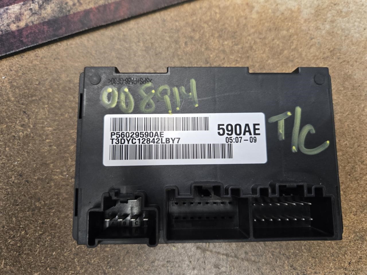 2014 DODGE DODGE 1500 PICKUP  13-15 Transfer Case; (RH Dash) Chassis Control Module